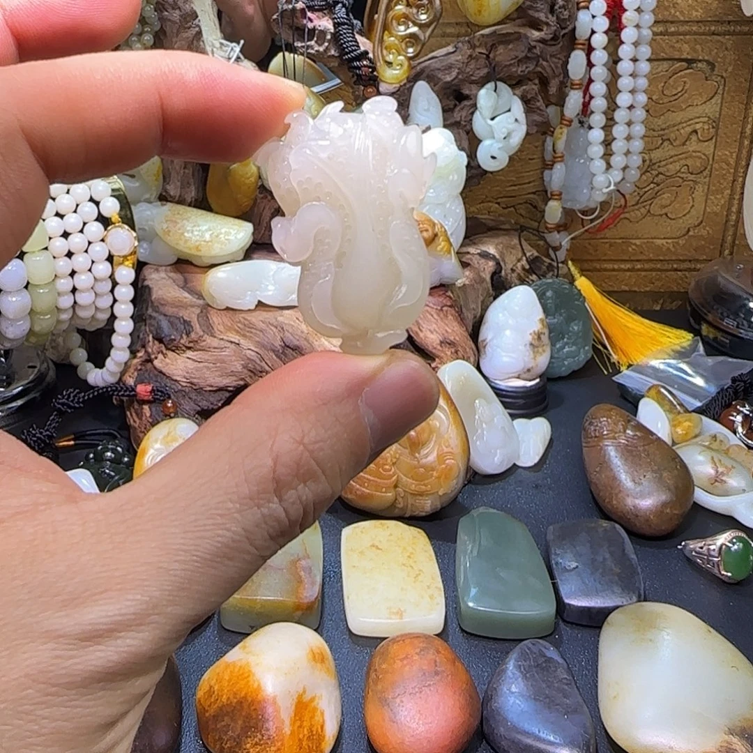 和田玉未镶嵌颈饰新疆且末料白玉白菜