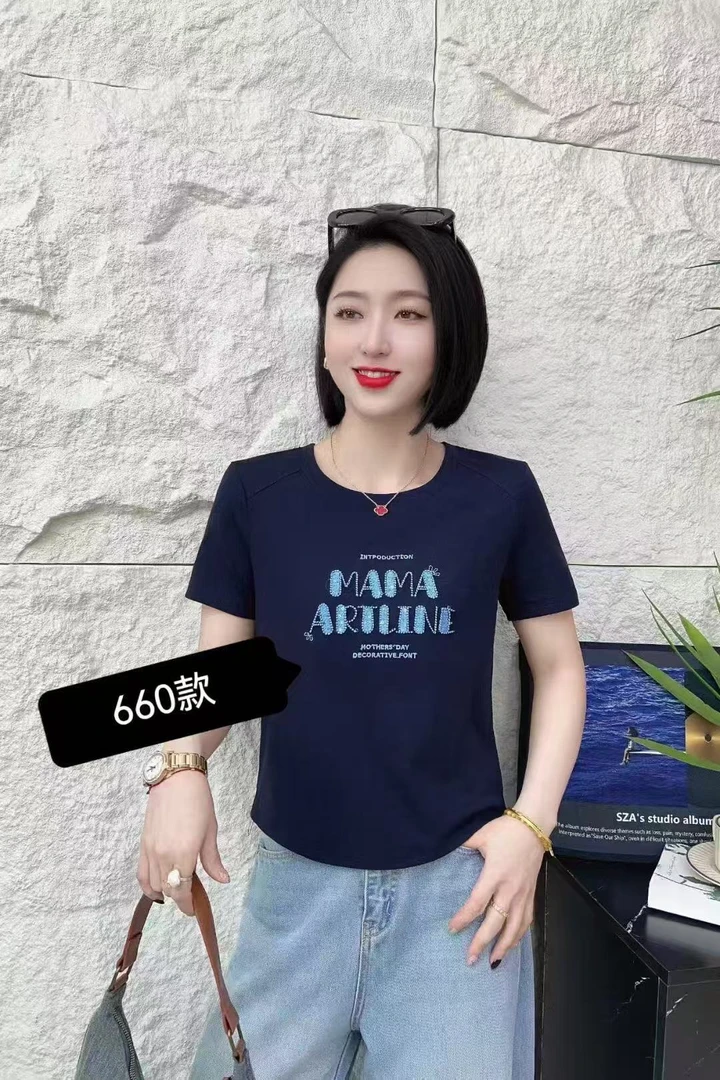 660款短小版英文字母图案T恤(适合小个子)