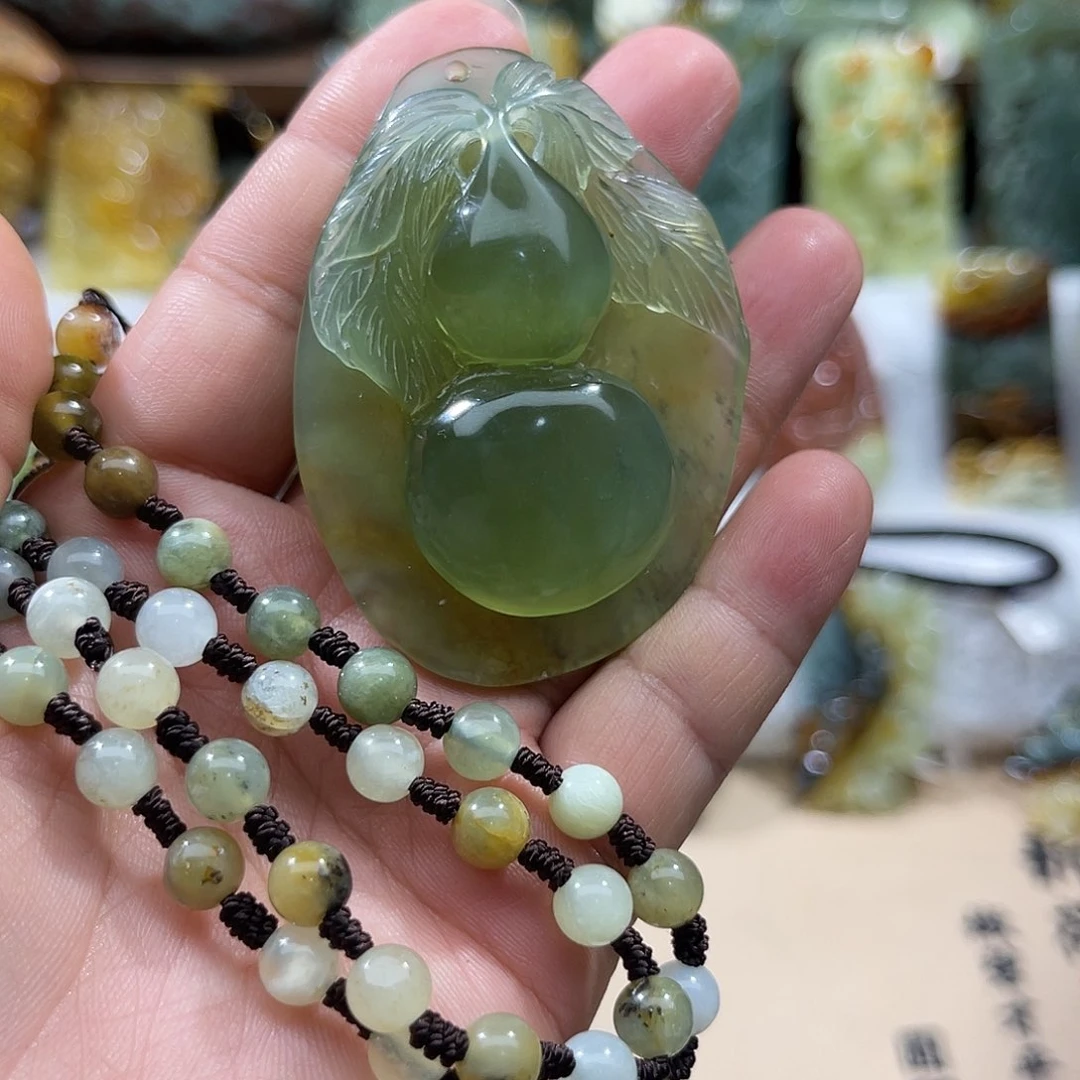 蛇纹石玉未镶嵌颈饰