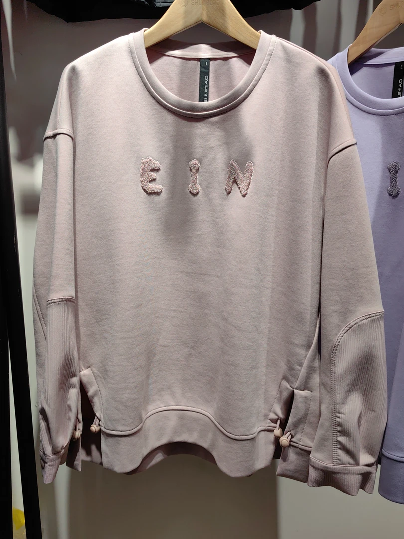 水淼春款拼接卫衣