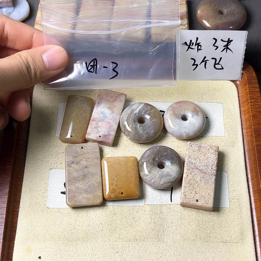 硅化玉颈饰未镶嵌团****圈