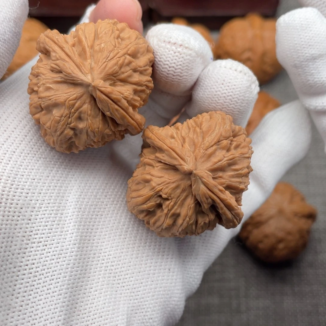 文玩核桃把件35全品三角白