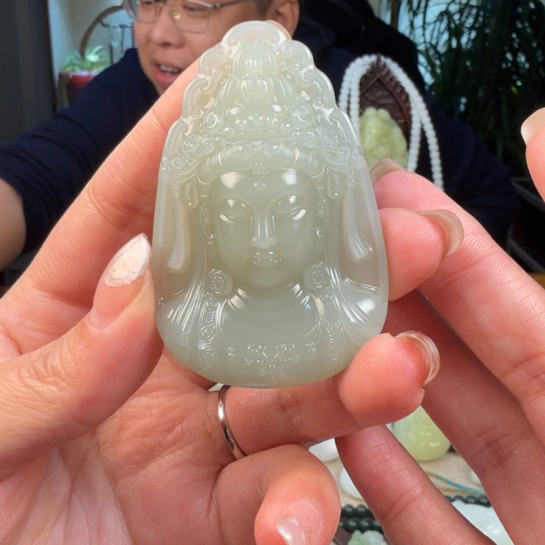 大***蟹和田玉未镶嵌颈饰