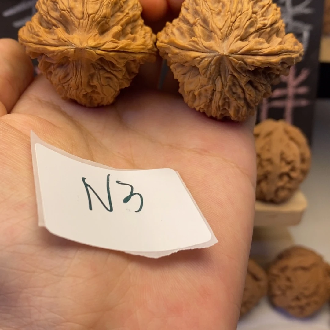 N3南疆石43左右49克有黄没修