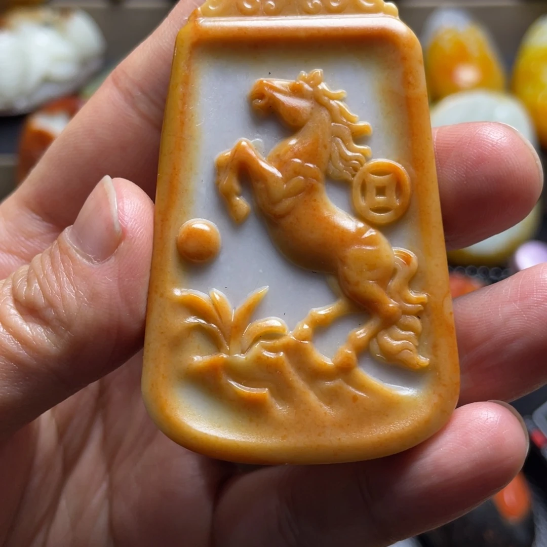 追***者和田玉未镶嵌颈饰