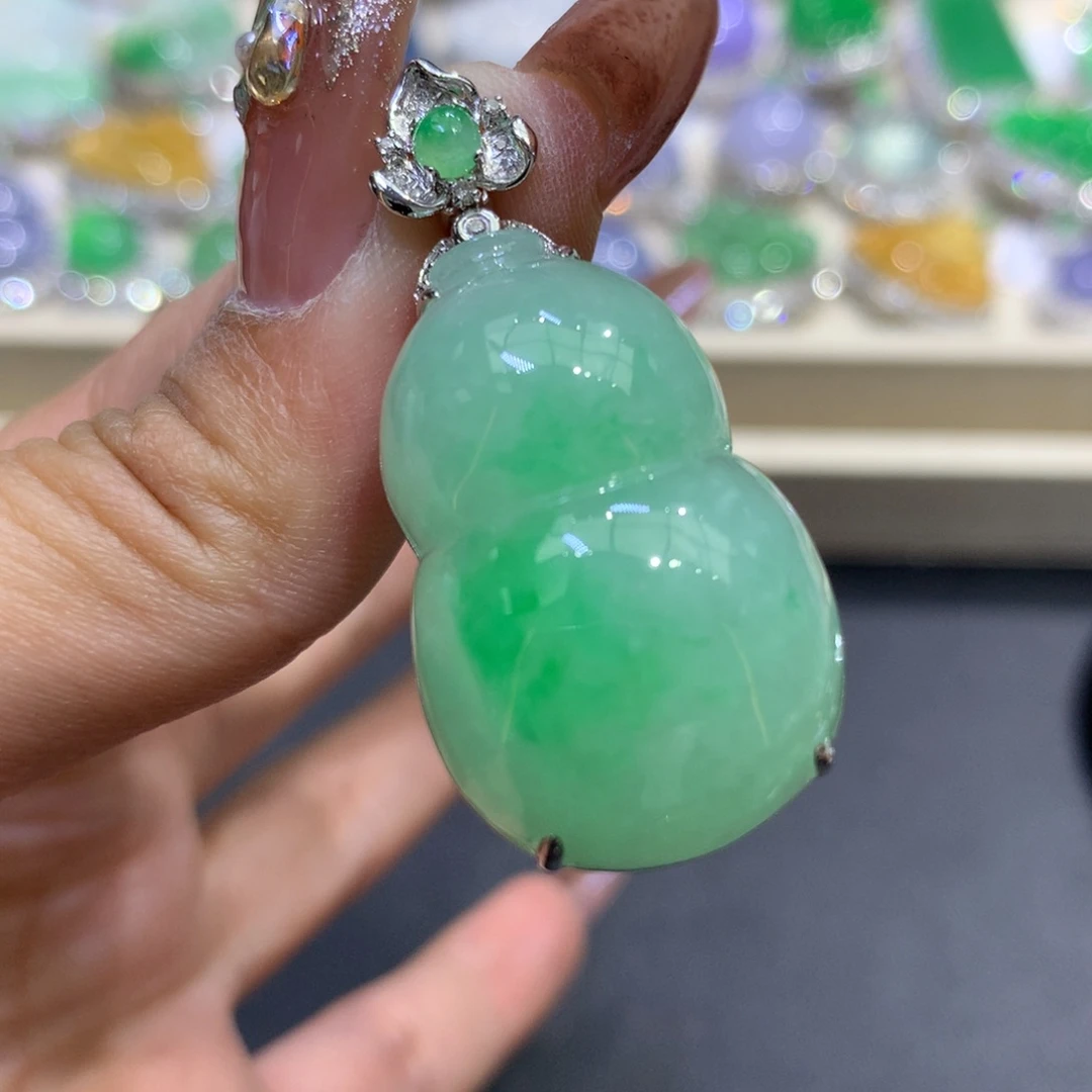 翡翠颈饰18K金镶嵌翡翠