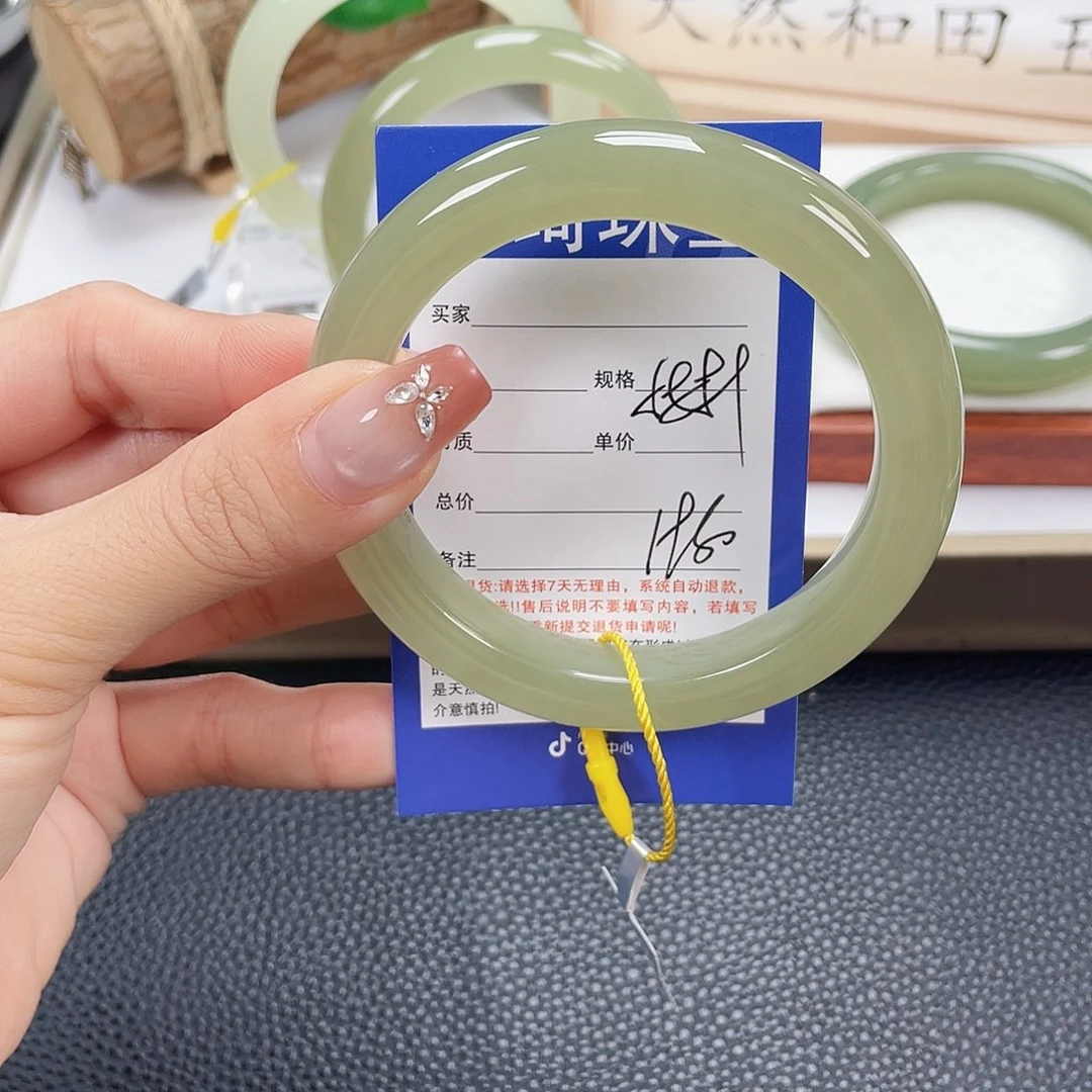 和田玉未镶嵌手镯