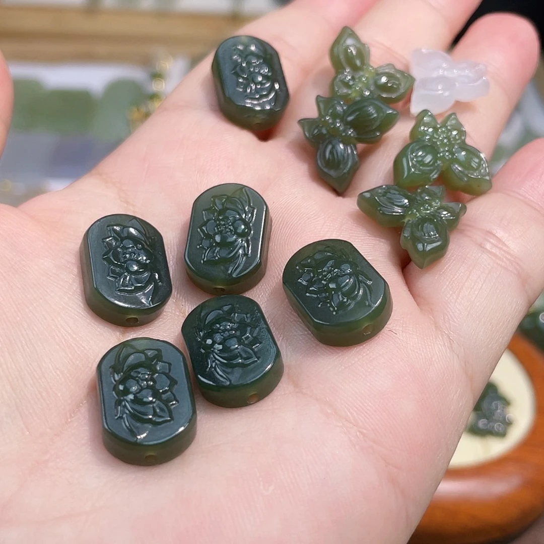 喝***猫和田玉未镶嵌颈饰