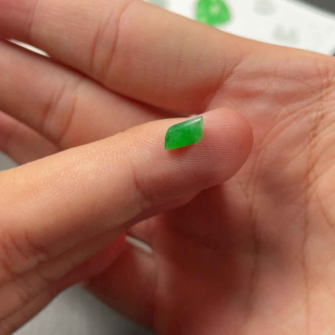 翡翠未镶嵌挂件翡翠