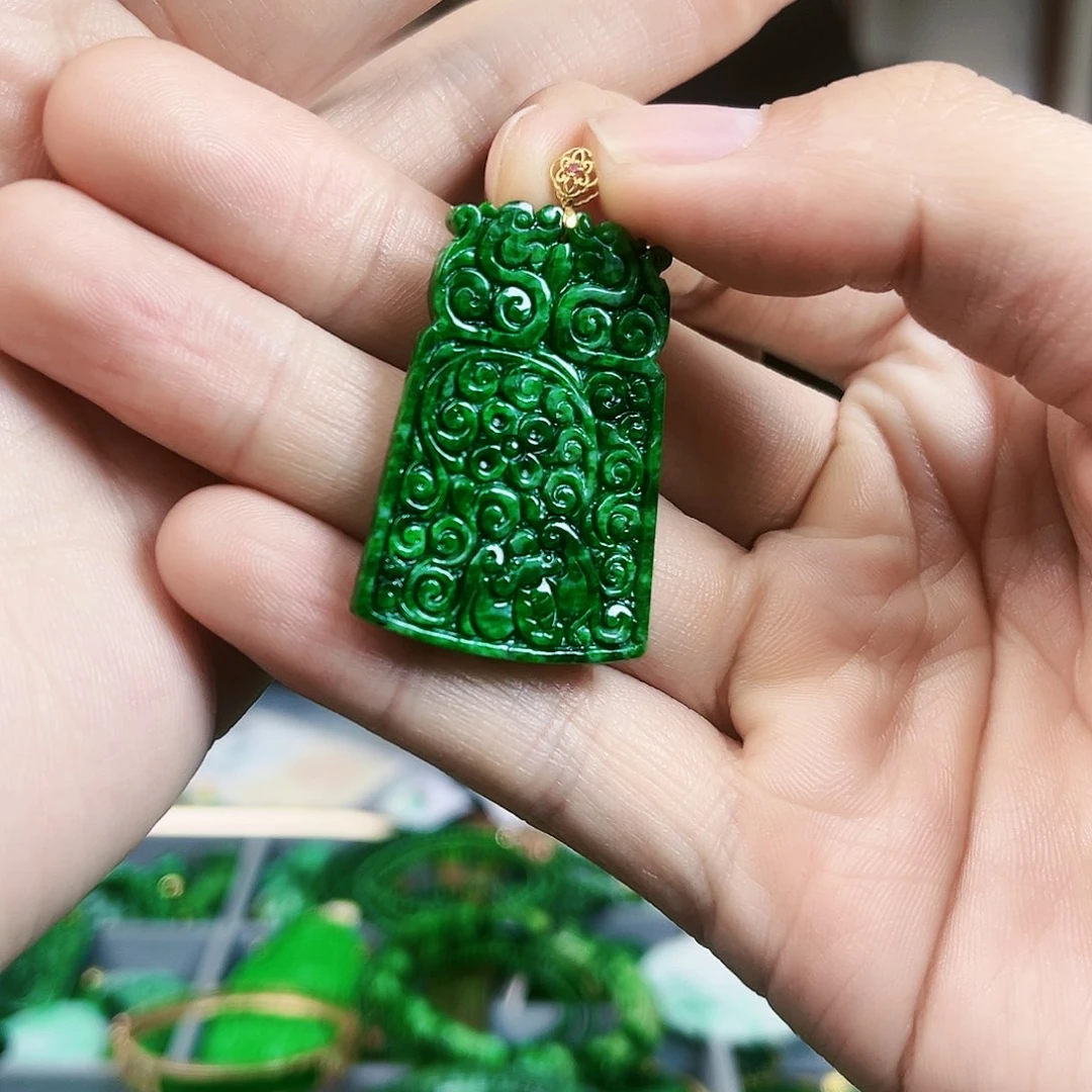 翡翠颈饰18K金镶嵌吊坠