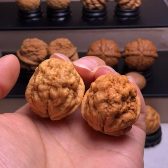 文玩核桃把件血舍利16