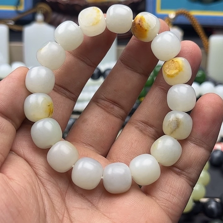 和田玉手串未镶嵌?**飞