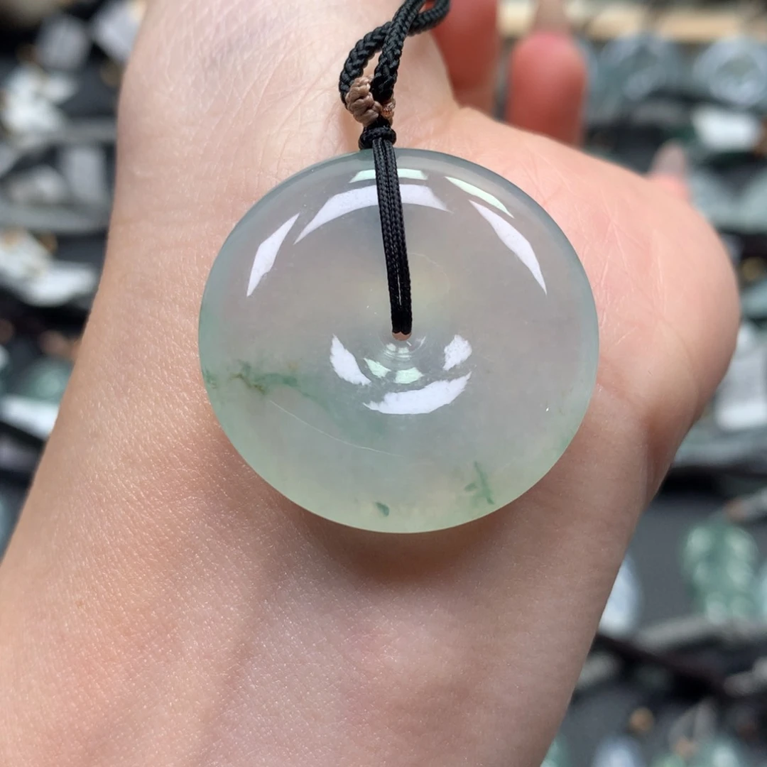 翡翠颈饰未镶嵌扣子