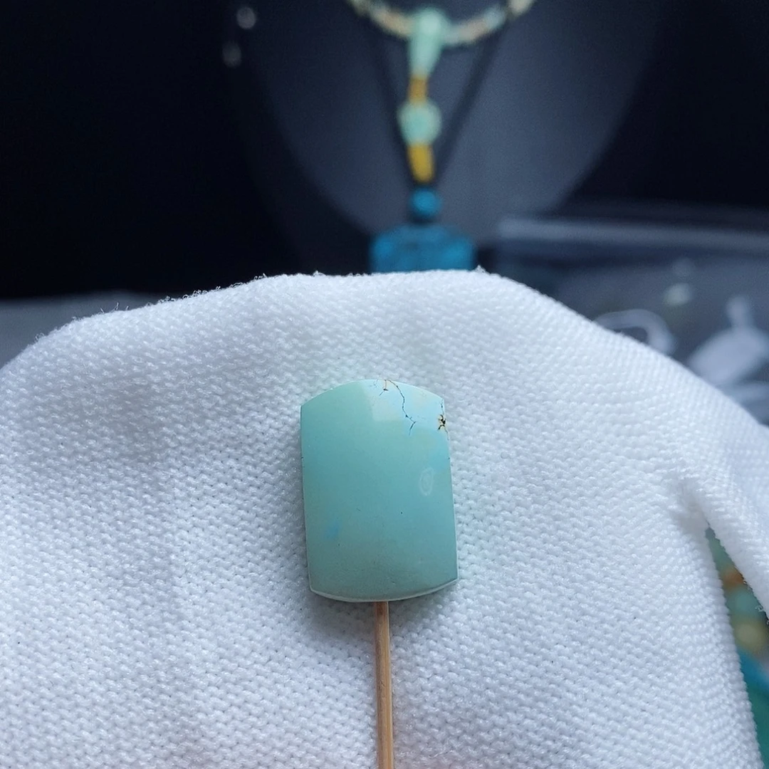 绿松石未镶嵌颈饰