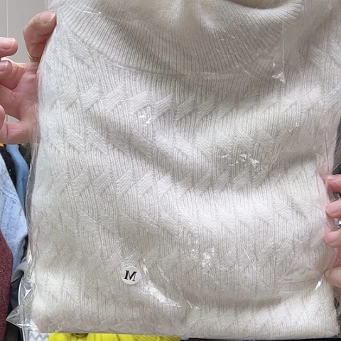 羊绒白色m半高领打底衫
