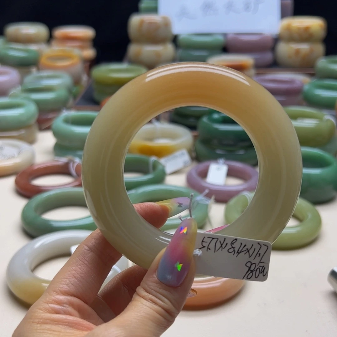 石英岩玉手镯未镶嵌渡****兽