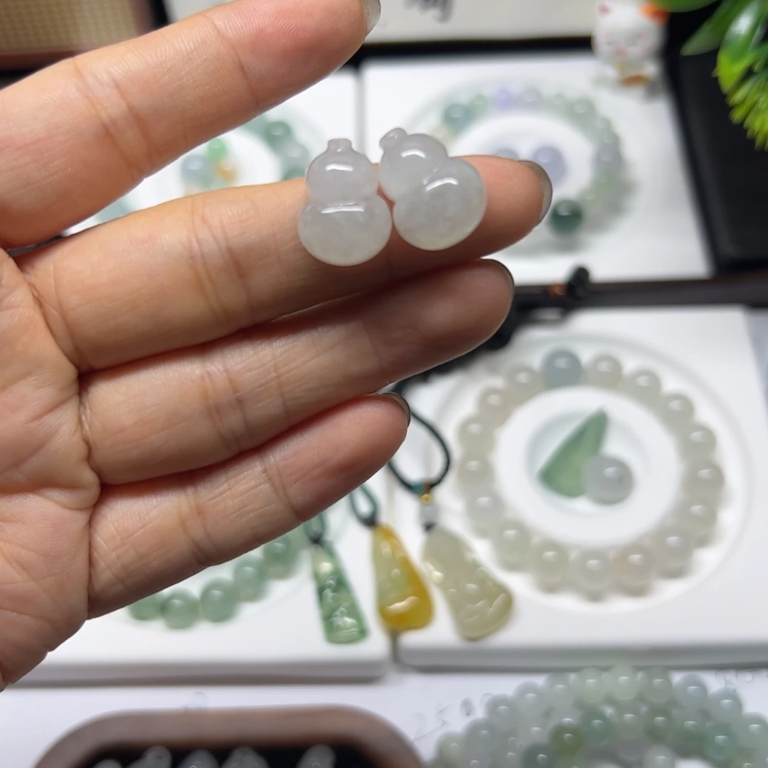 定制翡翠未镶嵌翡翠葫芦1个