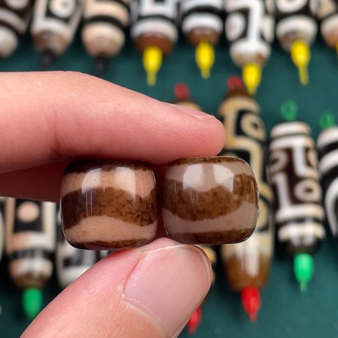 玛瑙/玉髓裸珠12mm 曲贡牙2粒