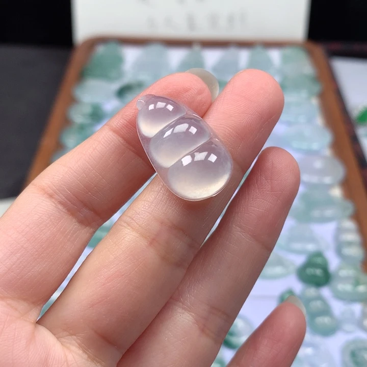 颈饰未镶嵌翡翠冰种福豆