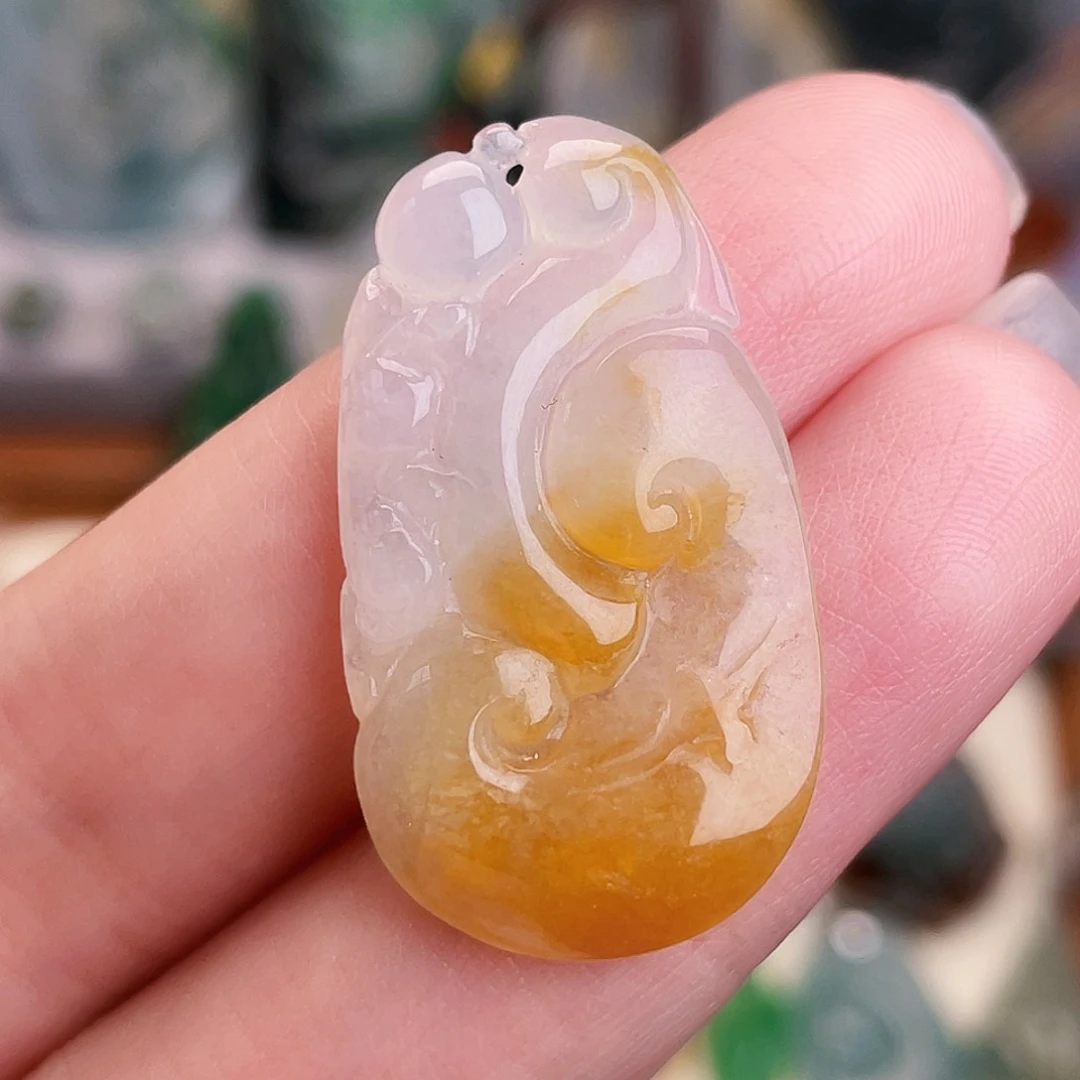 翡翠未镶嵌颈饰如意