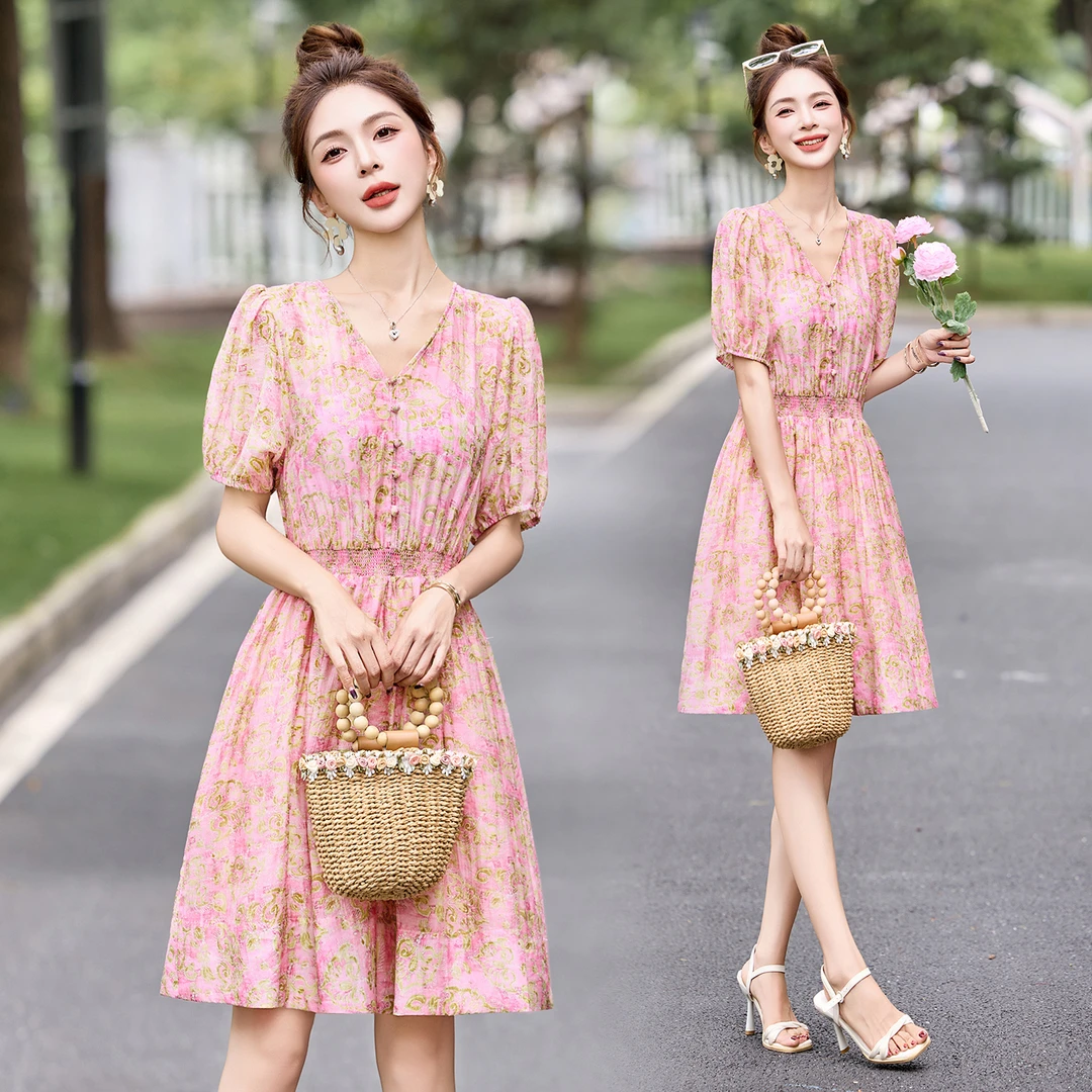 粉色小碎花V领连衣裙女2025夏季新款小个子减龄短袖气质中长裙子