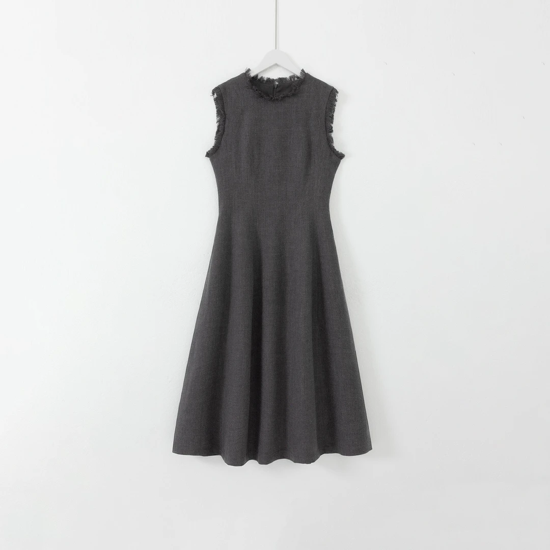 几里与麻 气质圆领毛边修身无袖连衣裙 裙长121胸围95 2101253