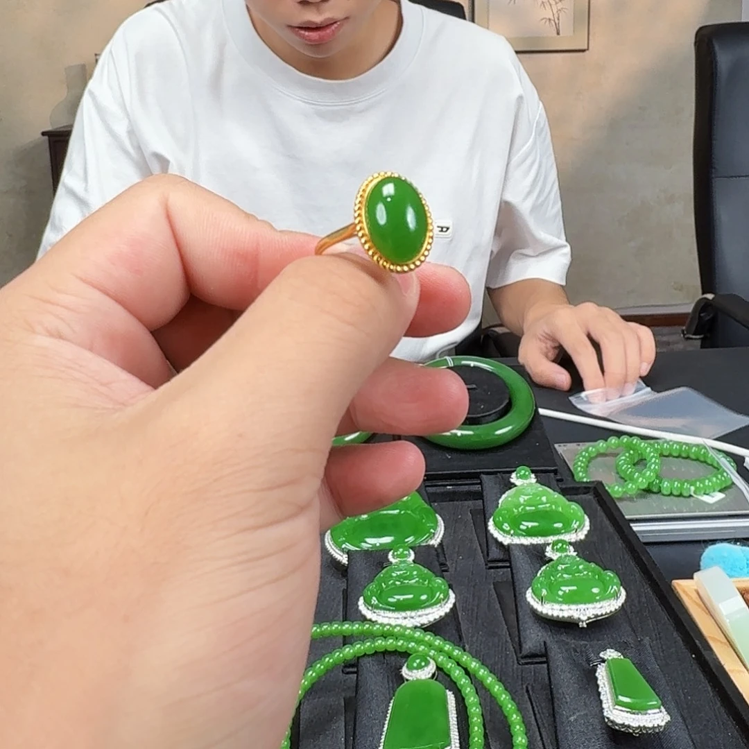 一***条18K金镶嵌和田玉珠宝半成品