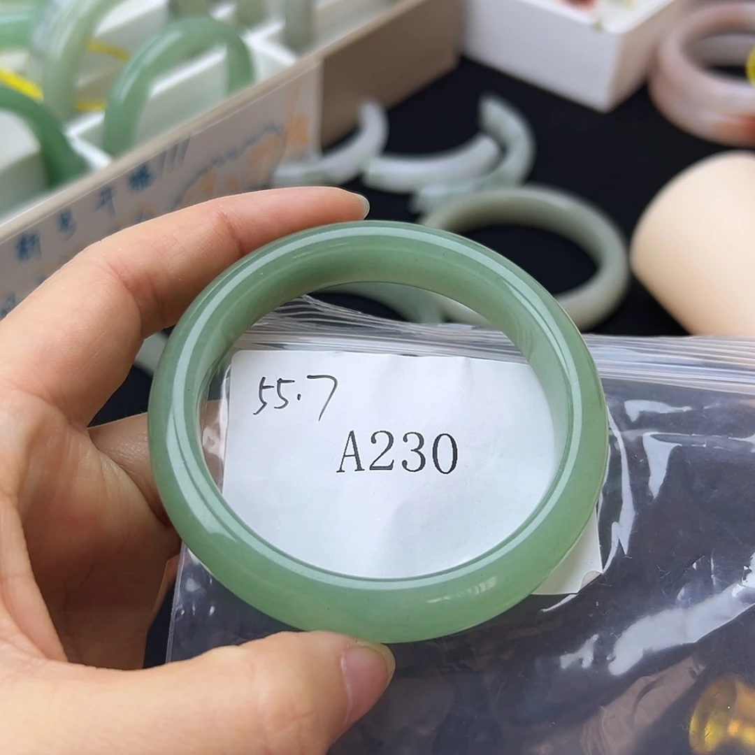 石英质玉未镶嵌手镯