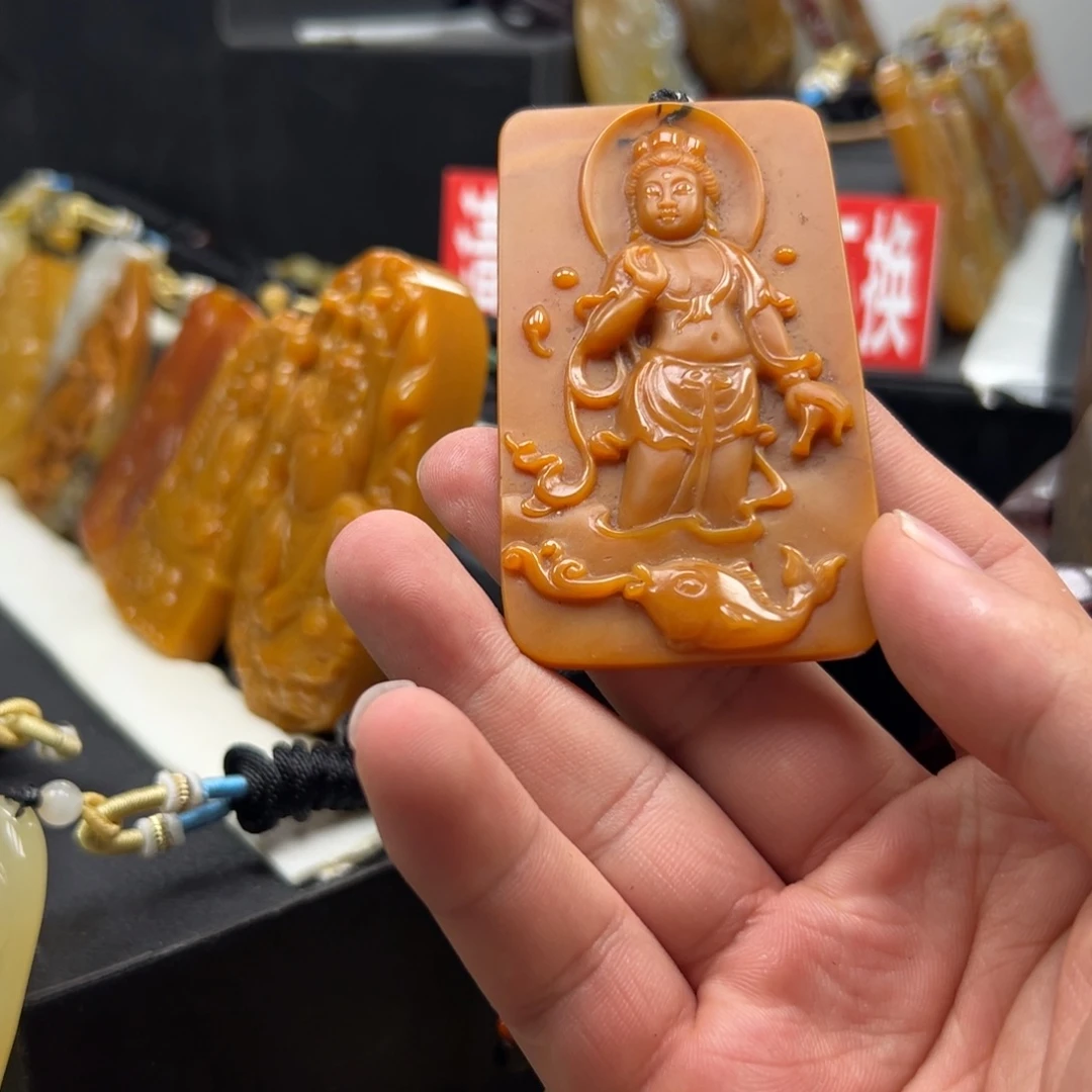 未镶嵌石英质玉（黄龙玉）黄龙玉