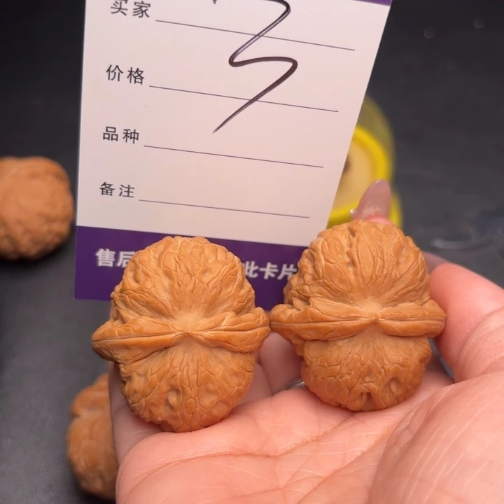 强***8桃核把件40元宝狮子头