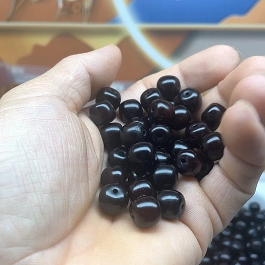 白玉菩提吊坠瑕疵黑加仑120