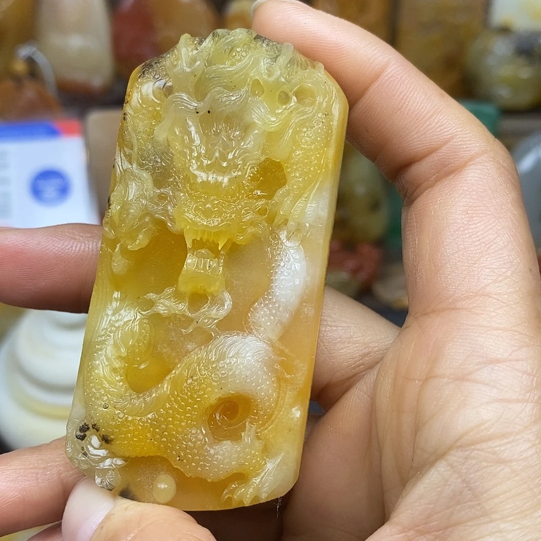 石英质玉（黄龙玉）颈饰未镶嵌