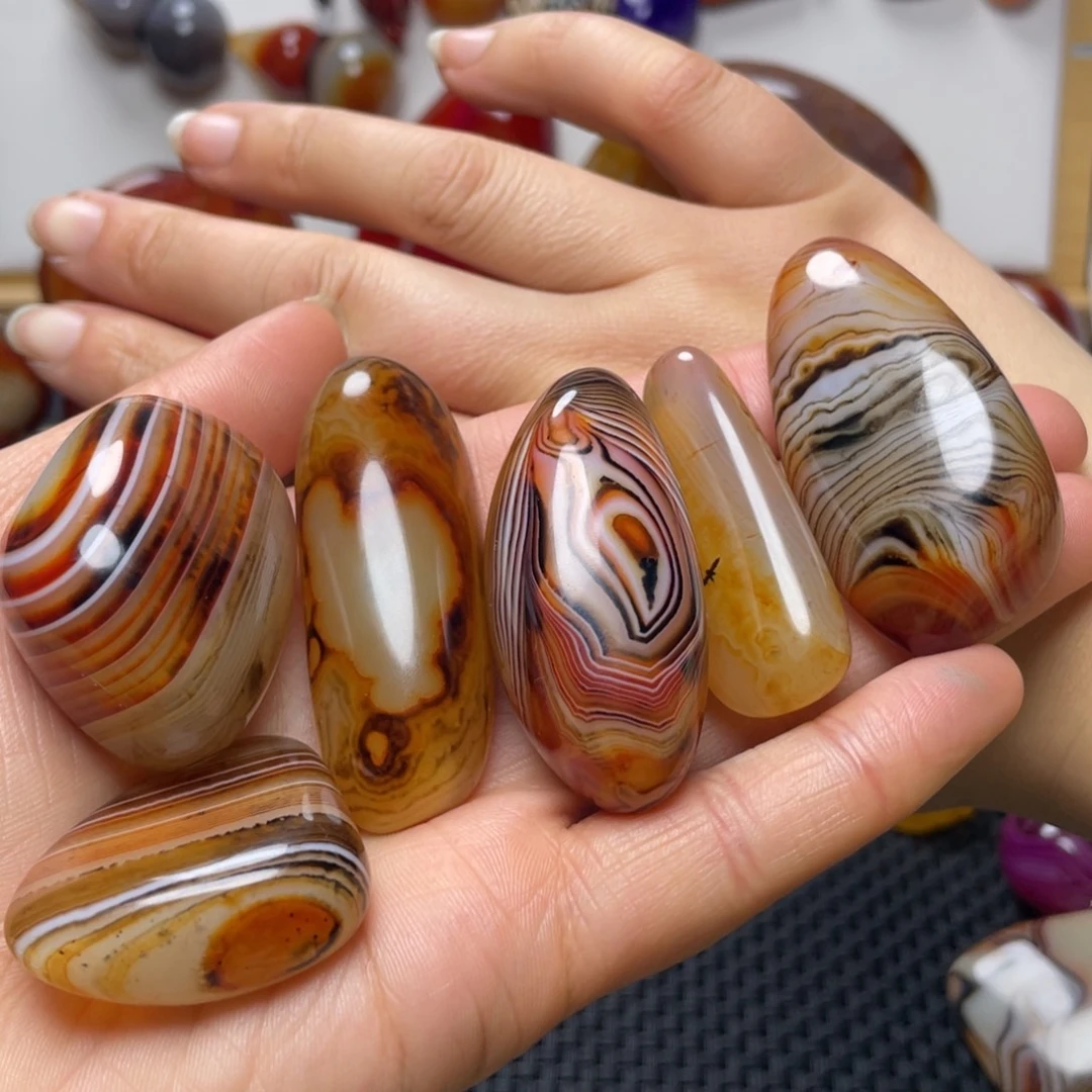 r***g玛瑙/玉髓未镶嵌珠宝奇石