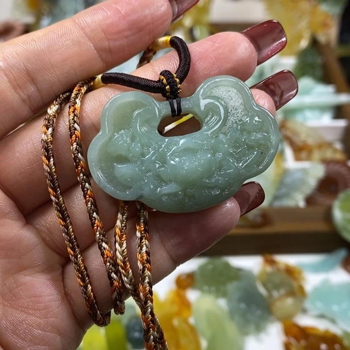 蛇纹石玉未镶嵌吊坠