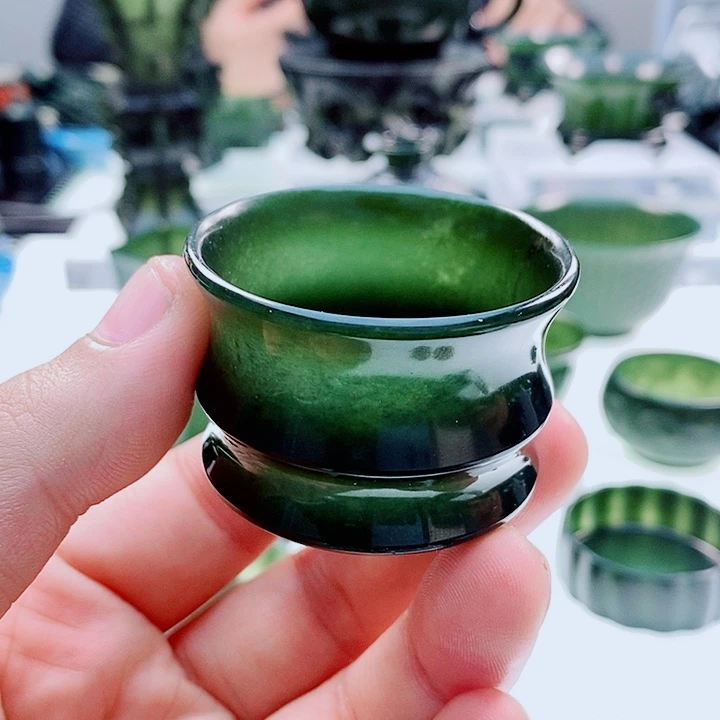 和田玉（翠青玉）未镶嵌把件微瑕