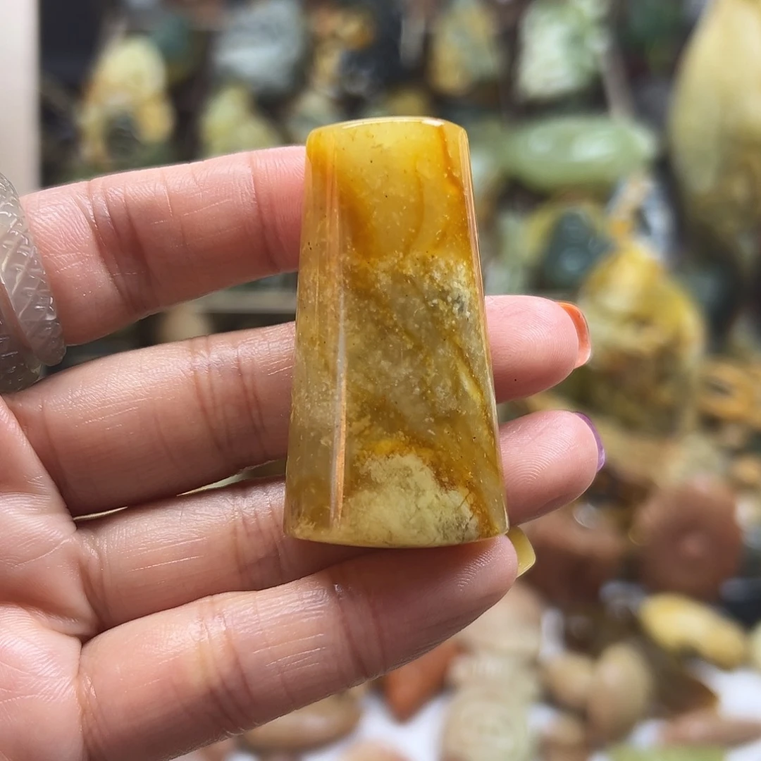 岫玉未镶嵌颈饰花玉挂坠