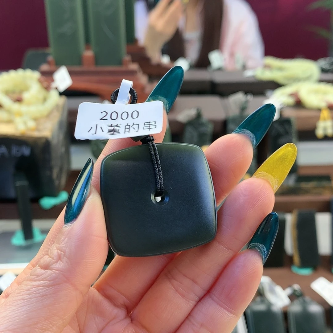 岫岩老玉（透闪石质玉）颈饰未镶嵌