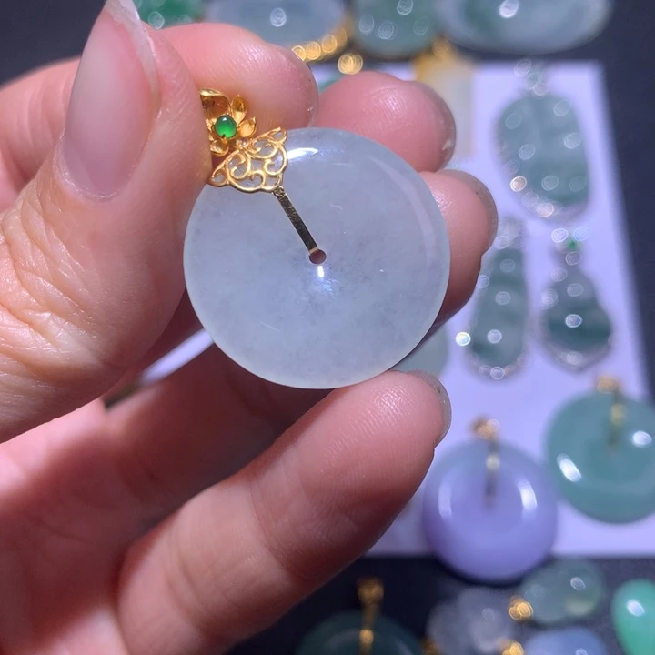 翡翠颈饰18K金镶嵌楚*翡翠