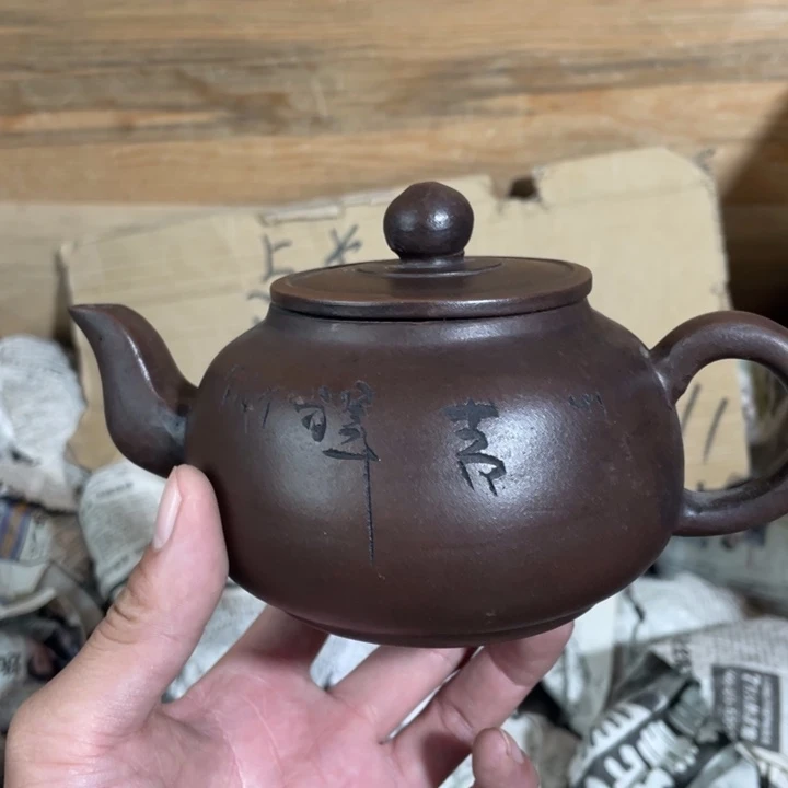 紫砂茶壶老厂紫砂壶一件。