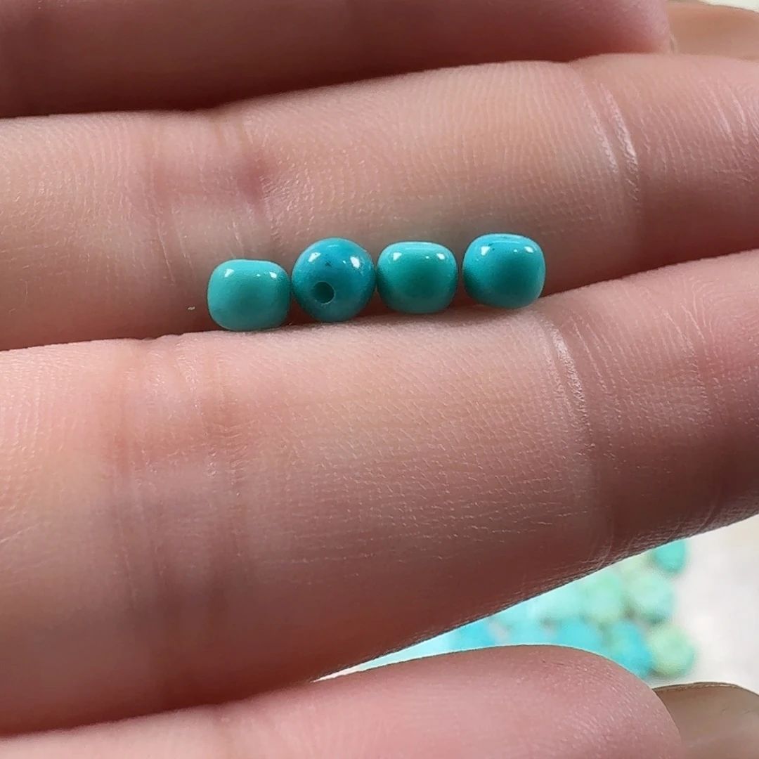 手***云绿松石未镶嵌颈饰