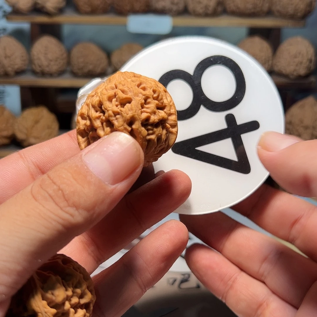 老***羊文玩核桃，白色48号