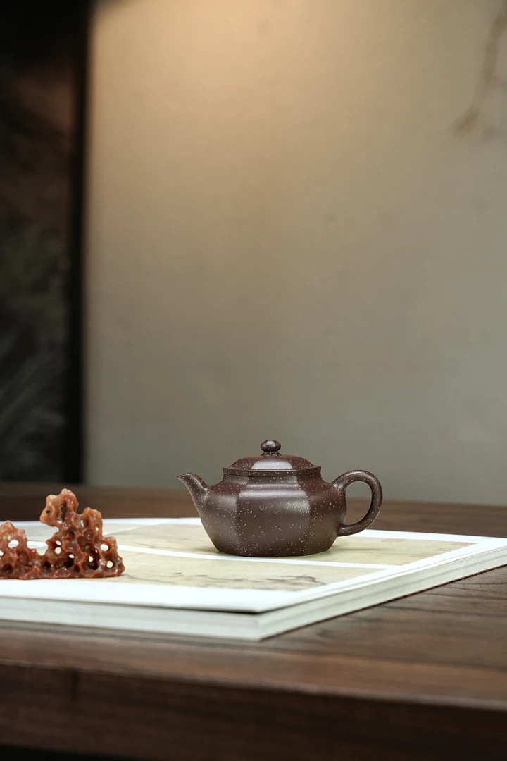 王辉(吴东元高徒）『六方笠帽』200cc 紫泥铺砂
