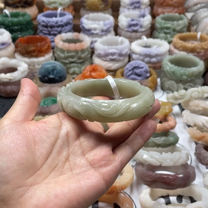 未镶嵌手镯石英质玉