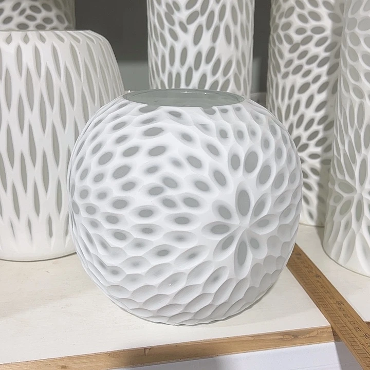 琉璃手工艺品白瓷磨刻花瓶花器高19口9