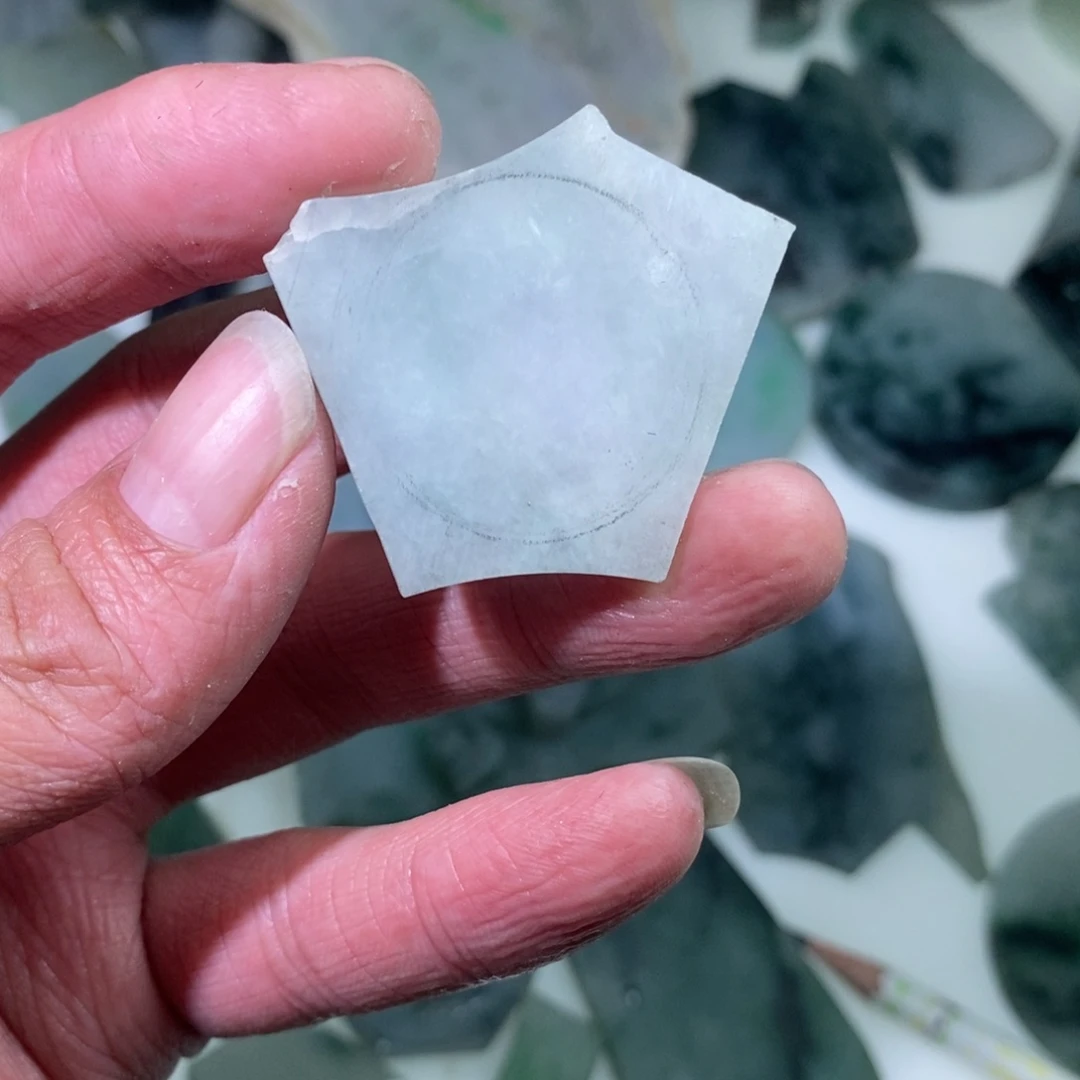 翡翠颈饰未镶嵌翡翠