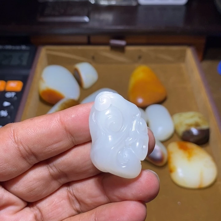 乌***修和田玉（白玉）未镶嵌颈饰