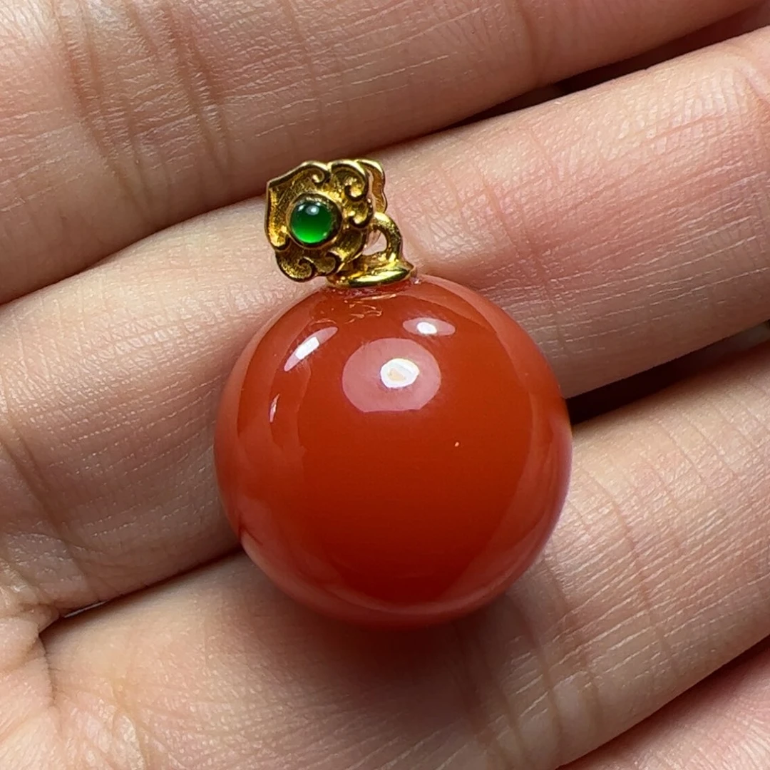 18K金镶嵌吊坠南红玛瑙e****g