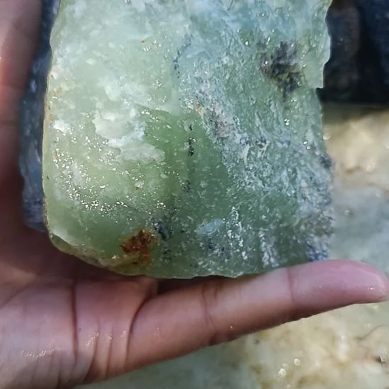 未镶嵌蛇纹石玉珠宝奇石