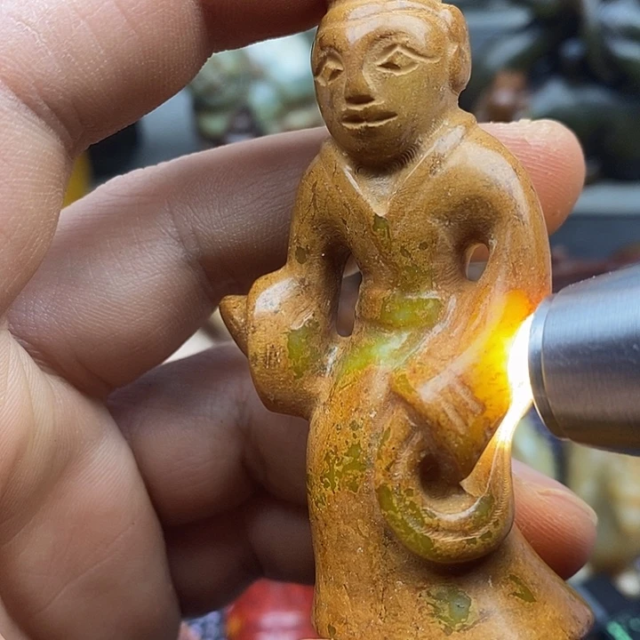 未镶嵌蛇纹石玉颈饰