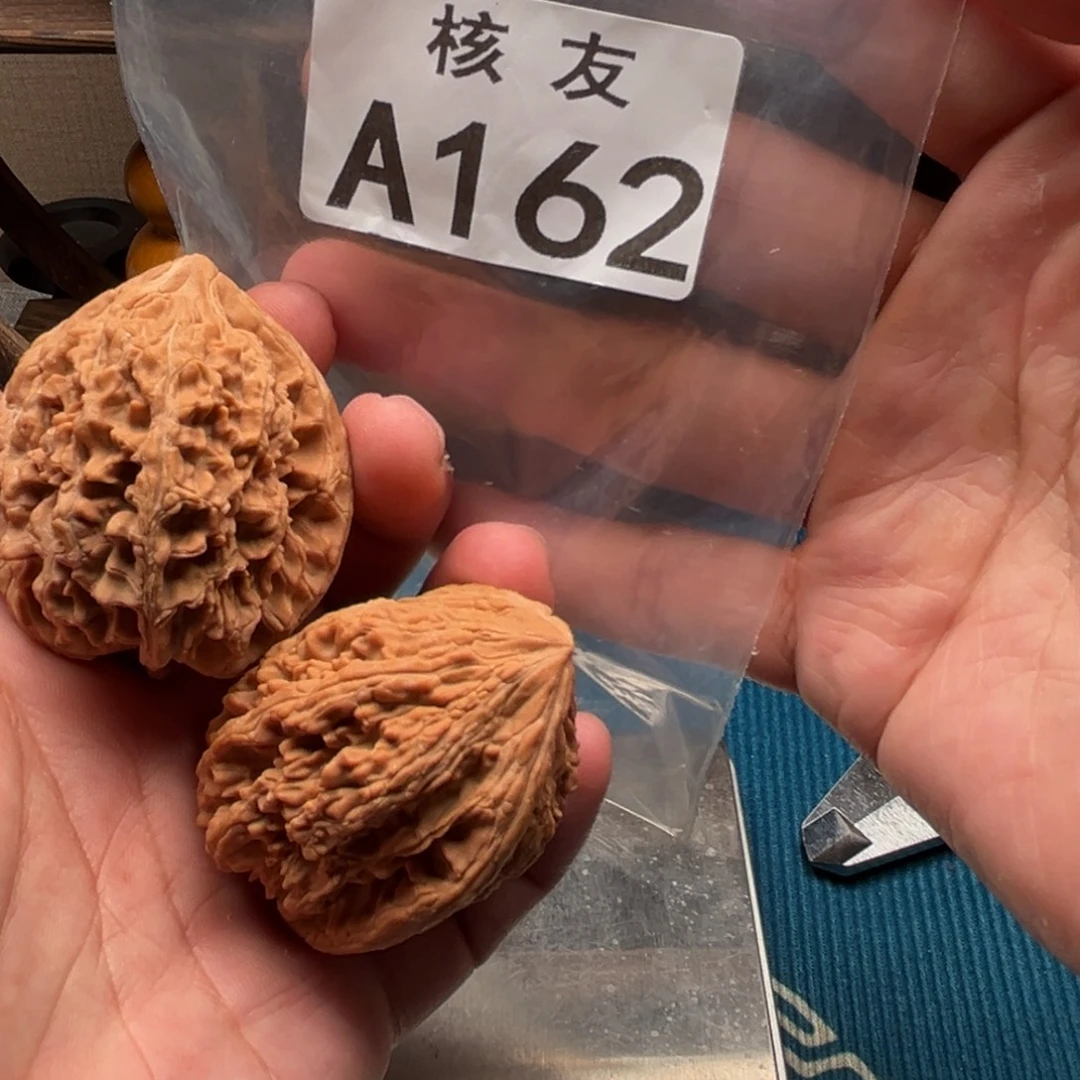 C***w吊坠文玩核桃大沽石